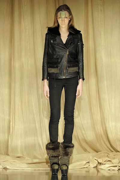 Look 16
